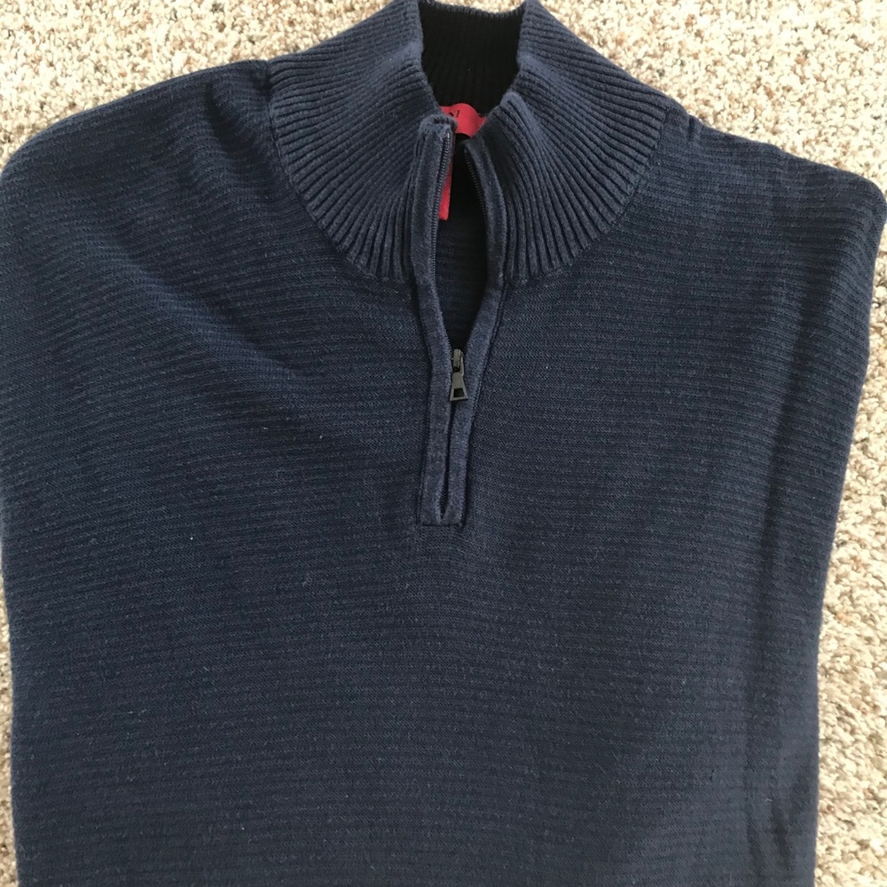 Modern lightweight 3/4 zip